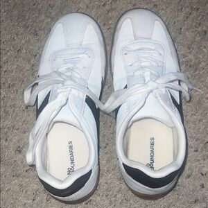 No Boundaries Women’s White and Black Sneakers